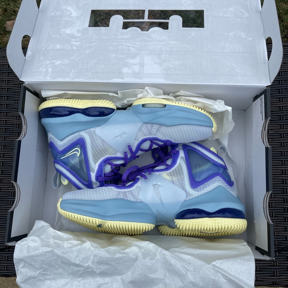 COPY - Nike LeBron 19 (XIX) Aura (GS) size US 7y price negotiable